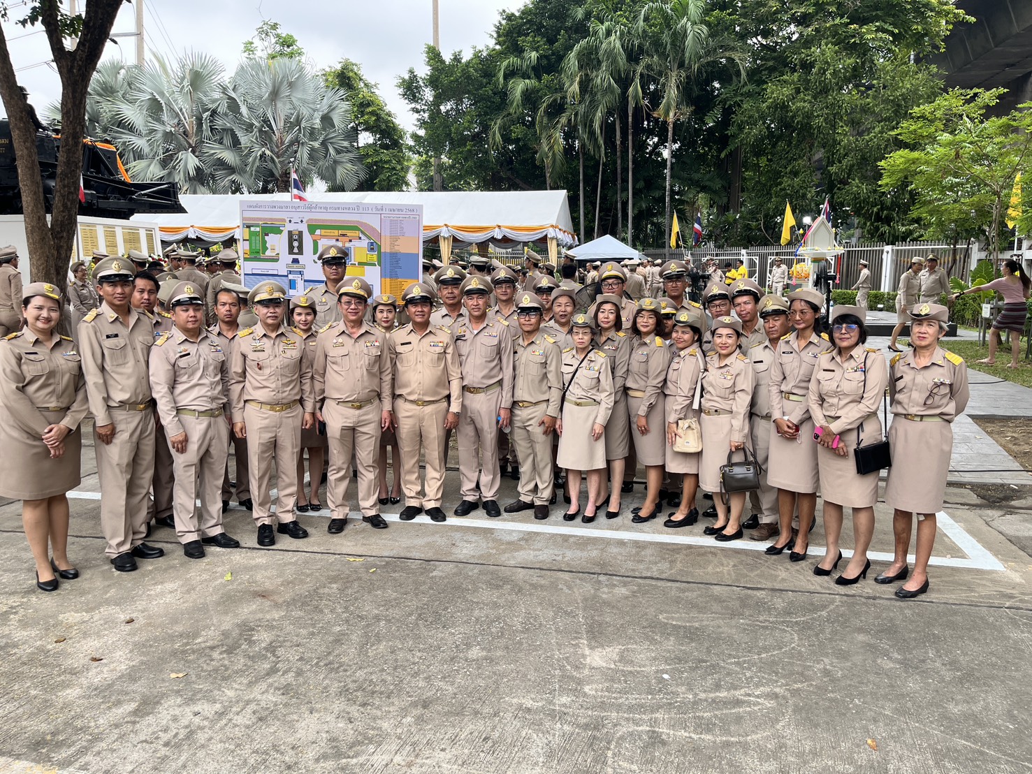 เข้าร่วมงานวันคล้ายวันสถาปนากรมทางหลวง ครบรอบ 113 ปี ร่วมพิธีบวงสรวงพระวิษณุกรรม และทำบุญตักบาตร ณ กรมทางหลวง ถนนศรีอยุธยา