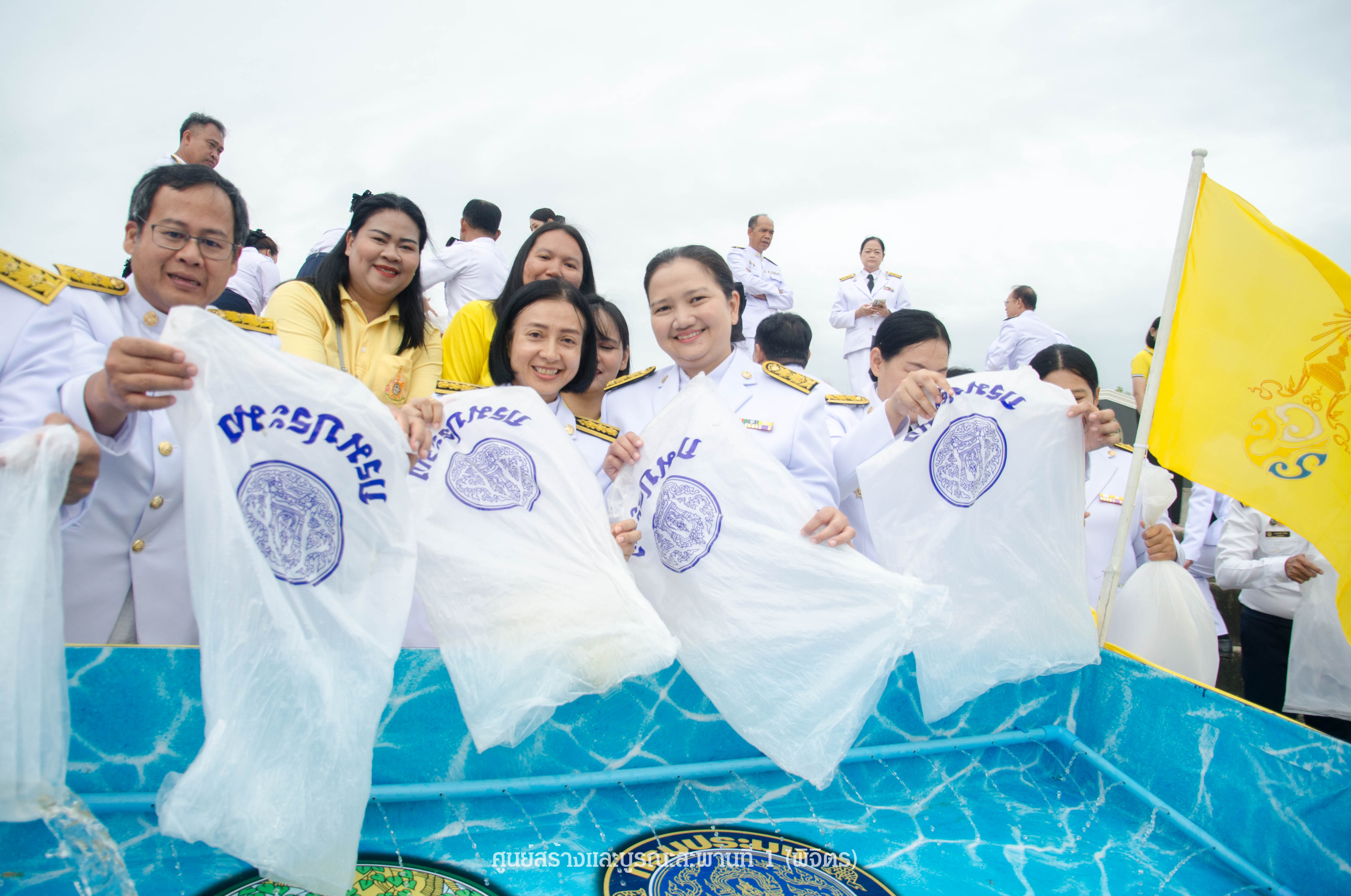 กิจกรรมปล่อยพันธุ์สัตว์น้ำเนื่องในโอกาสวันเฉลิมพระชนมพรรษาพระบาทสมเด็จพระปรเมนทรรามาธิบดี